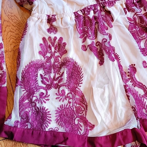 NWT MINKPINK  Sweetest Sound Floral Lace & Mesh Sleeve Romper Size Small - Picture 4 of 15